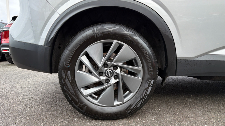 Nissan Qashqai 1.3 DiG-T MH Acenta Premium 5dr Petrol Hatchback